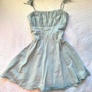sage green 💚 mini sun dress 
francesca’s boutique ~ trixxi clothing company